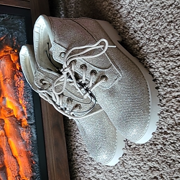 Cliffs by WHITE MOUNTAIN Shoes - BRAND NEW CLIFFS by white mountain sparkle boots size 6.5m BRAND NEW CLIFFS by w